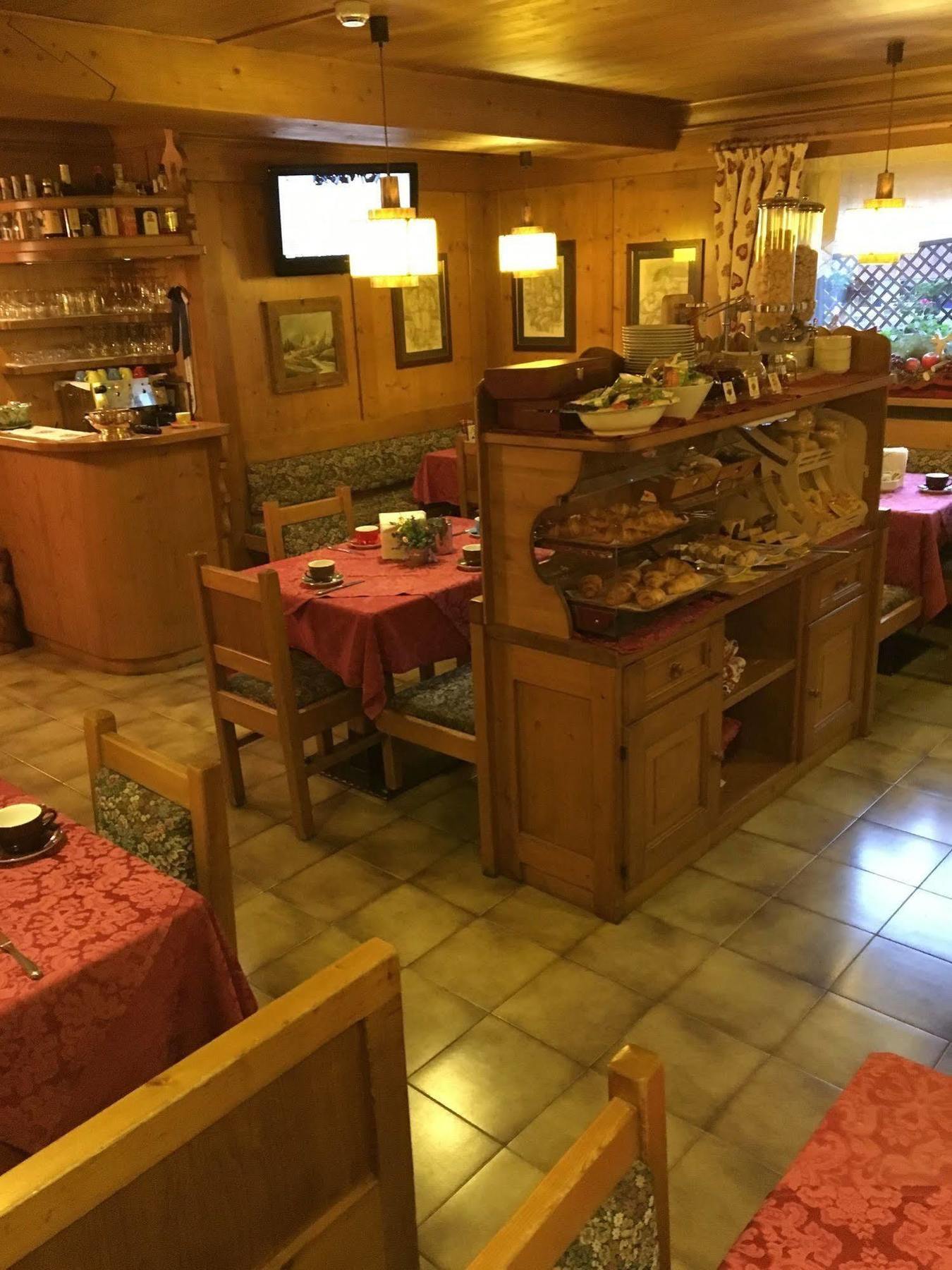 尼弗梅布勒别墅酒店 科尔蒂纳丹佩佐 外观 照片